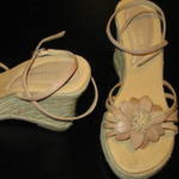 Sandals Platform with Ankle Straps Size 7.5 Medium Taunt Tan - Picture 2 of 4